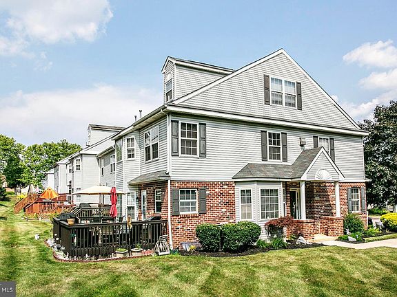 2nd image of 1304 Reagan Ct W