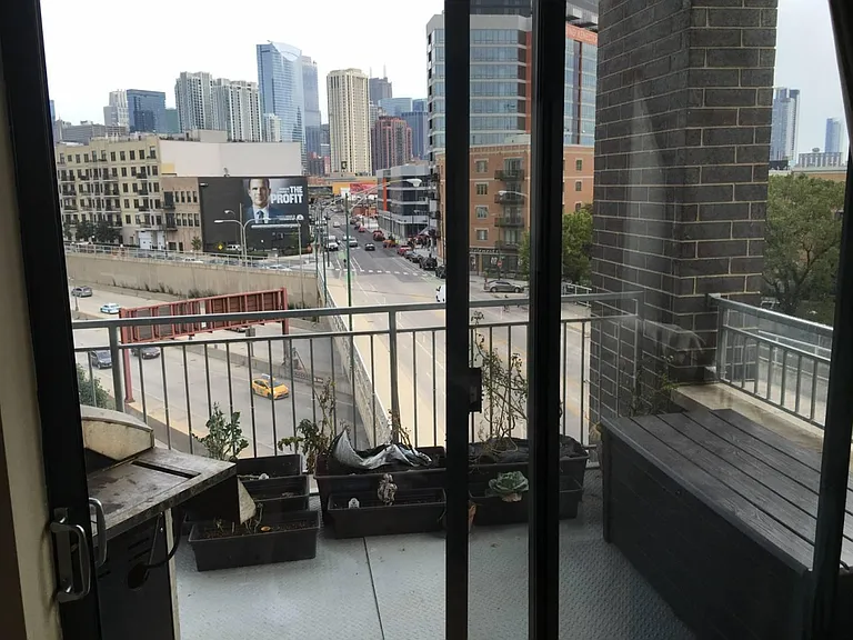 859 W Erie St #504 — Photo 18