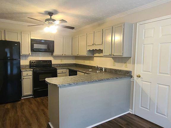 3rd image of 546 Plymouth Ln