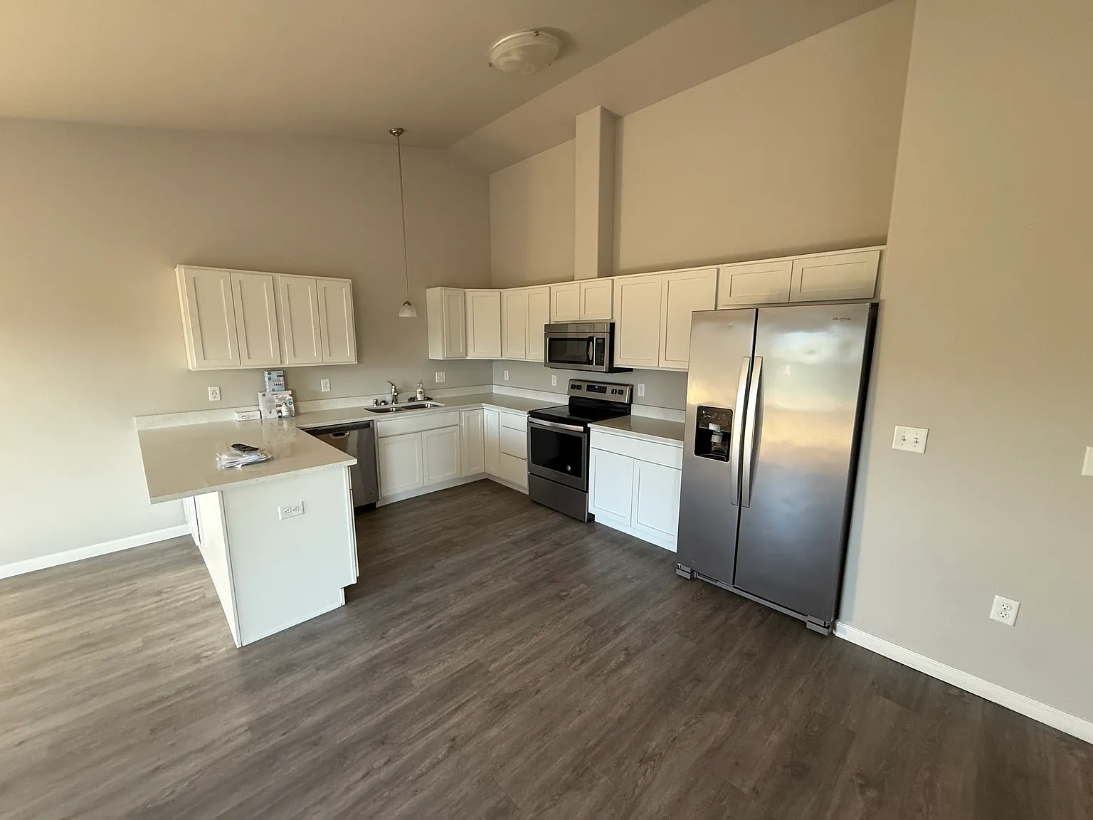 4 bed, 1800 sqft, $2,600 — Photo 3