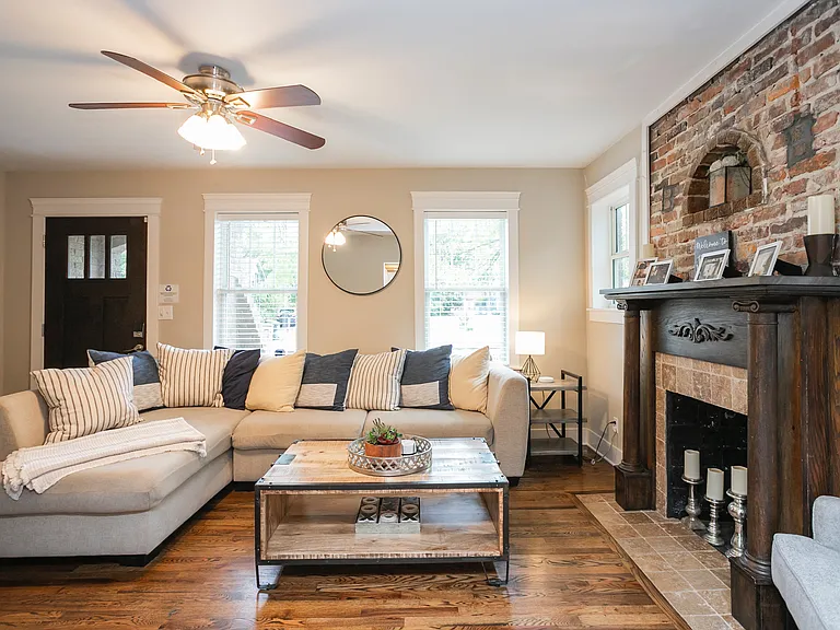 1009 Iverson Ave — Photo 4