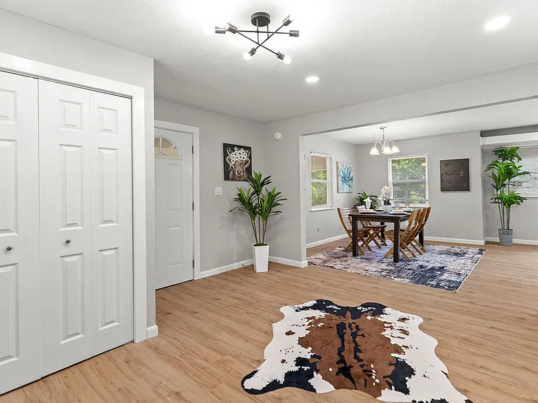 2300 W Holly St — Photo 18