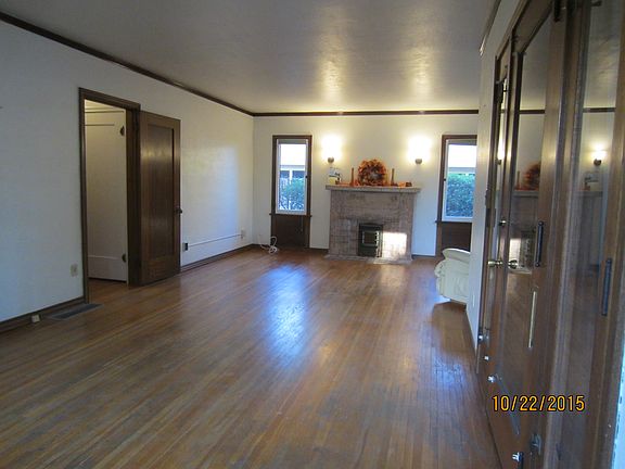 4th image of 18 W Cypress Ave