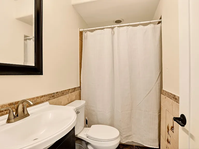 2215 Meade St — Photo 13