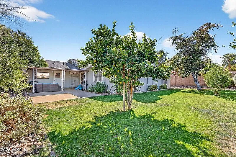 4 bed, 2.0 bath, 1800 sqft, $2,490 — Photo 2