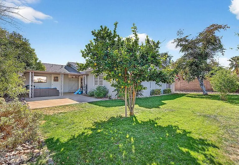 2822 E Willow Ave — Photo 2