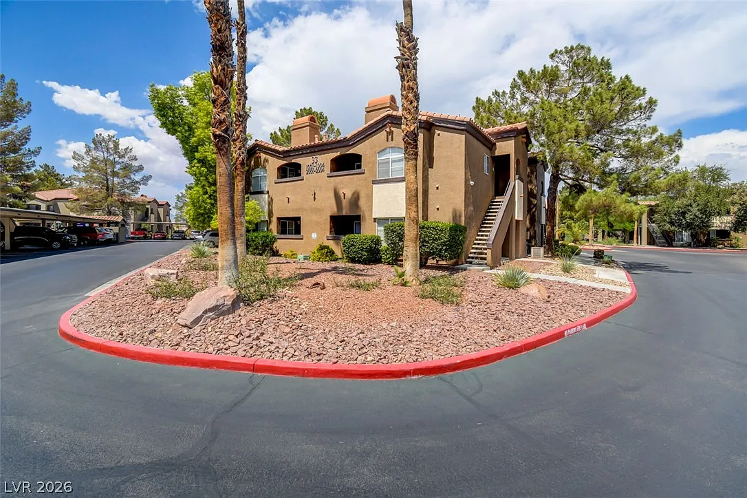 1 bed, 1.0 bath, 853 sqft, $1,274 — Photo 1