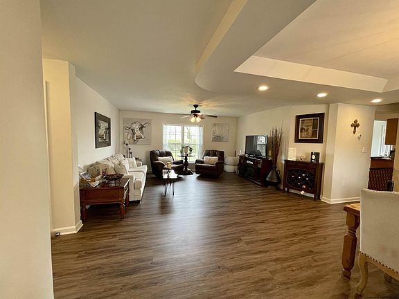 4th image of 42 Josephs Drive