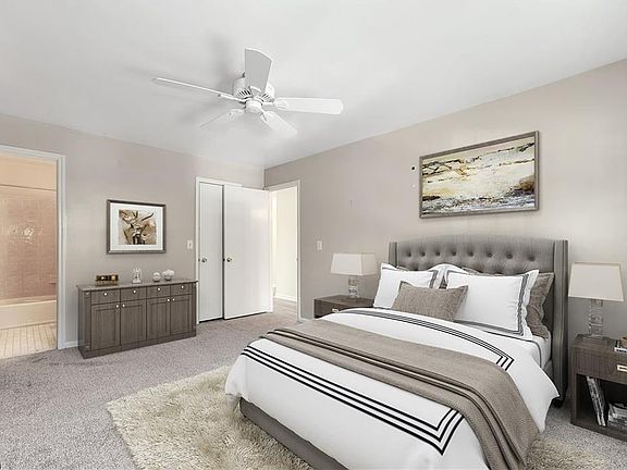 3rd image of 20 Lexington Hl Unit 4