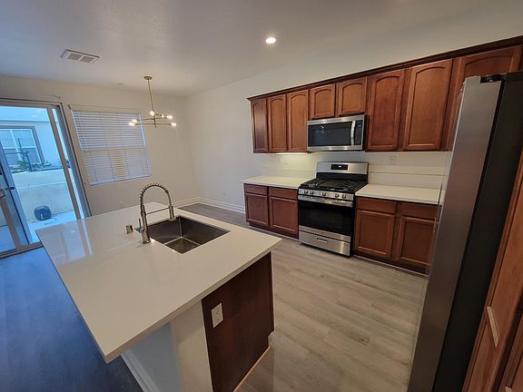 2nd image of 305 Island Way Unit 2