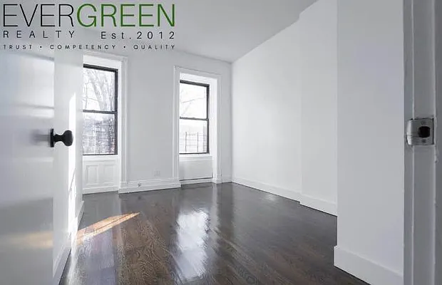 Rented by Evergreen Apartments BK | media 23