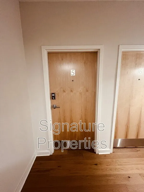 1 bed, 1.0 bath, 502 sqft, $999 — Photo 2
