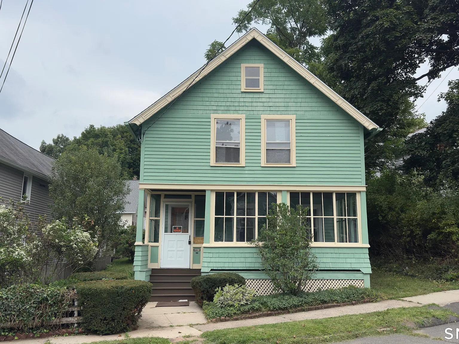 4 bed, 1.0 bath, 1340 sqft, $2,400 — Photo 1