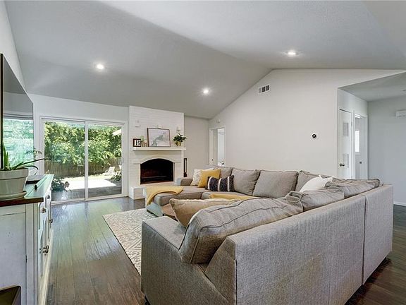 3rd image of 6614 Ashland Dr