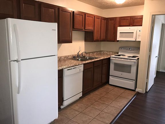 4th image of 1912 Alvarado Dr NE APT F