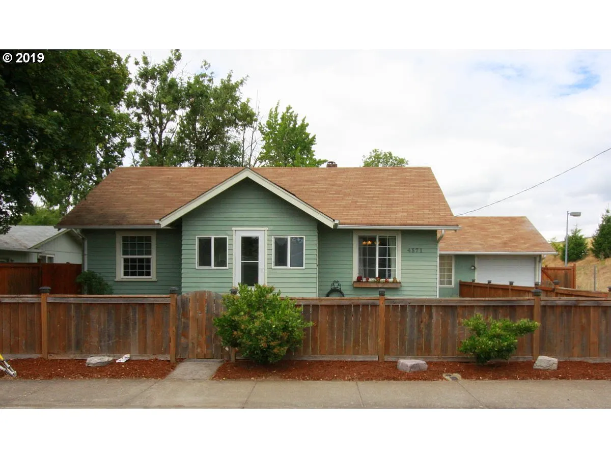 4571 Royal Ave photo 1