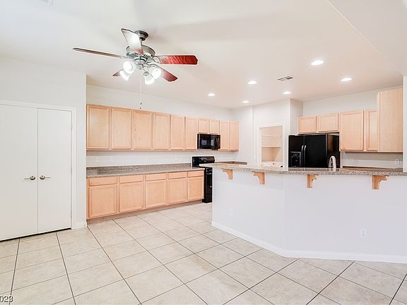 4th image of 1064 Crescent Falls St
