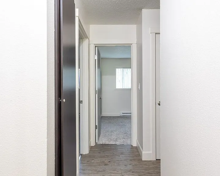Beverly Grove Apartments — Photo 41