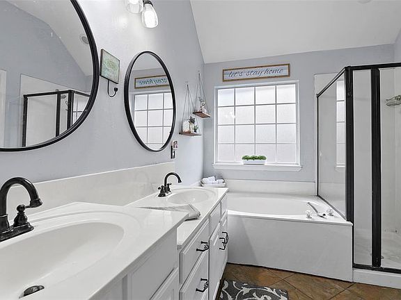 4th image of 6404 Eagle Creek Dr