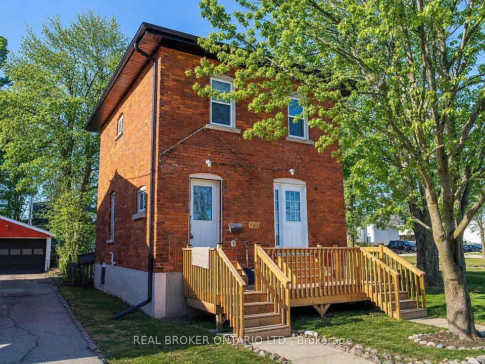 231 Front St S #UPPER