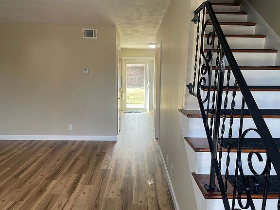 5th image of 1010 Country Club Rd APT G1