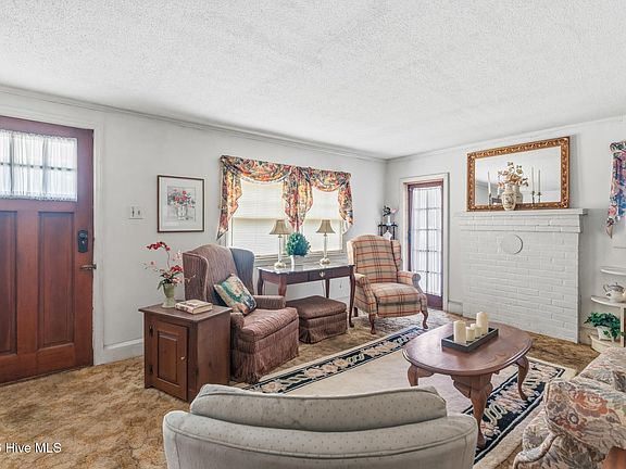 4th image of 704 E Hamlet Avenue