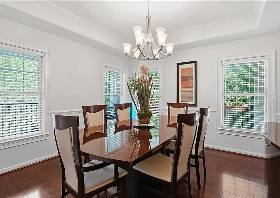 1st image of 3275 Lenox Rd NE APT 301