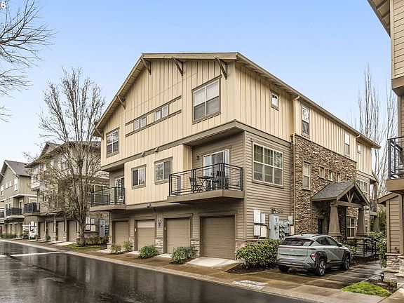 2nd image of 654 NE Newstead Ln