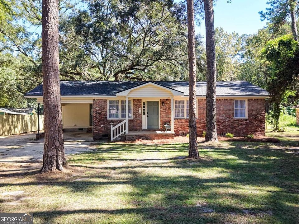 1st image of 810 N Pinetree Blvd