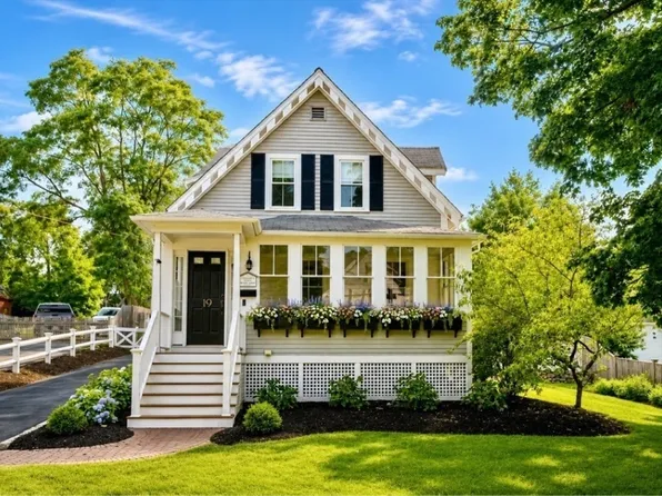 19 Hersey St, Hingham, MA 02043