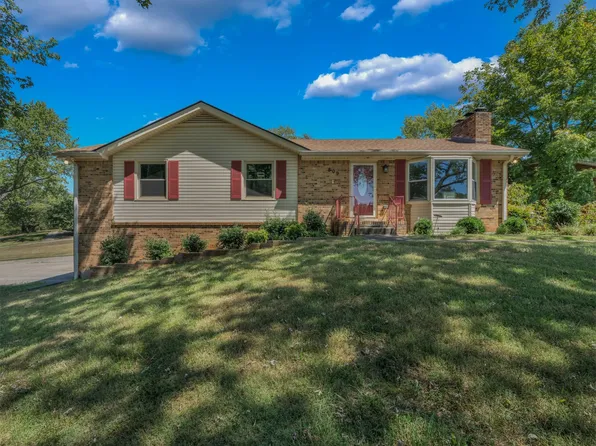 809 Laurel Dr, Clarksville, TN 37043