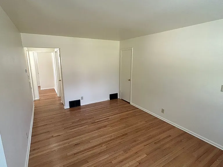 N89W15631 Cleveland Ave — Photo 3