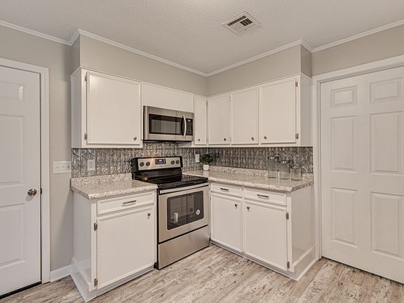 5th image of 113 Warwick Dr #2