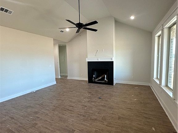 3rd image of 215 N Sheep Dog Ave