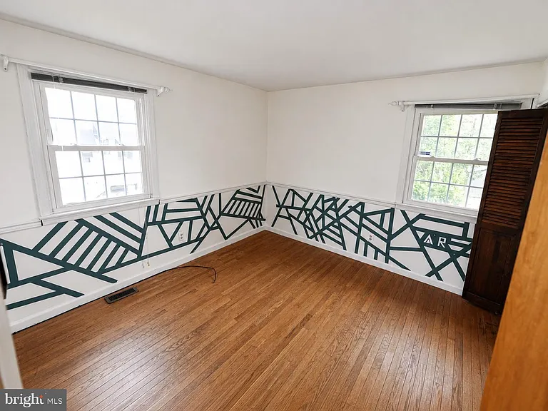 300 Wilson Ave — Photo 8