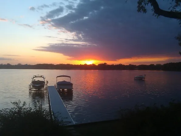 1046 N Hainesville Rd, Round Lake Beach, IL 60073