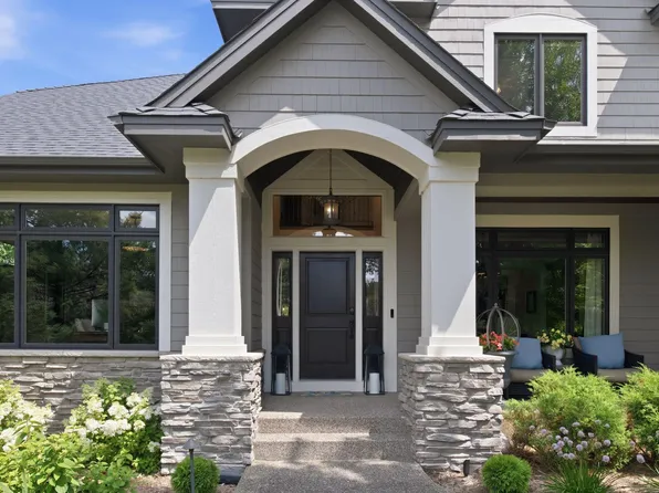 10053 Trails End Rd, Chanhassen, MN 55317