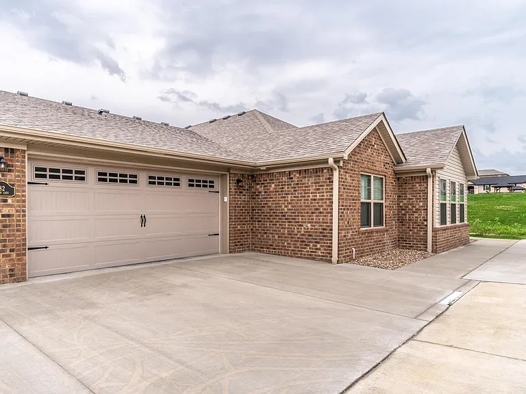 182 Garden Gate Dr — Photo 1