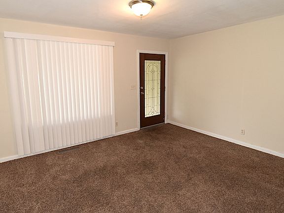 2nd image of 1129 Skye Dr E