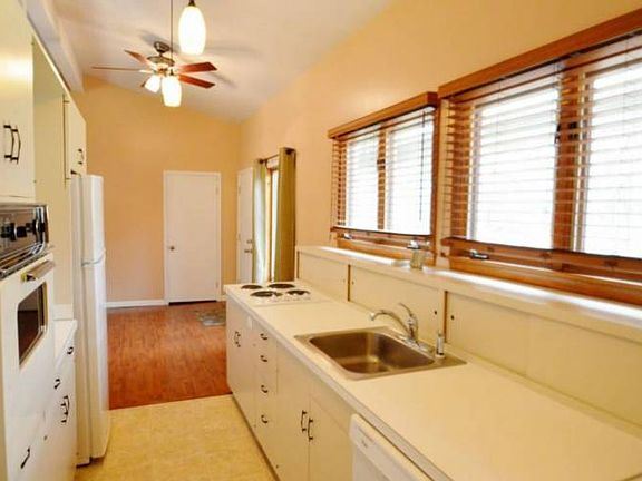 4th image of 5206 Lessa St