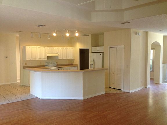2nd image of 26 Woodborn Ln