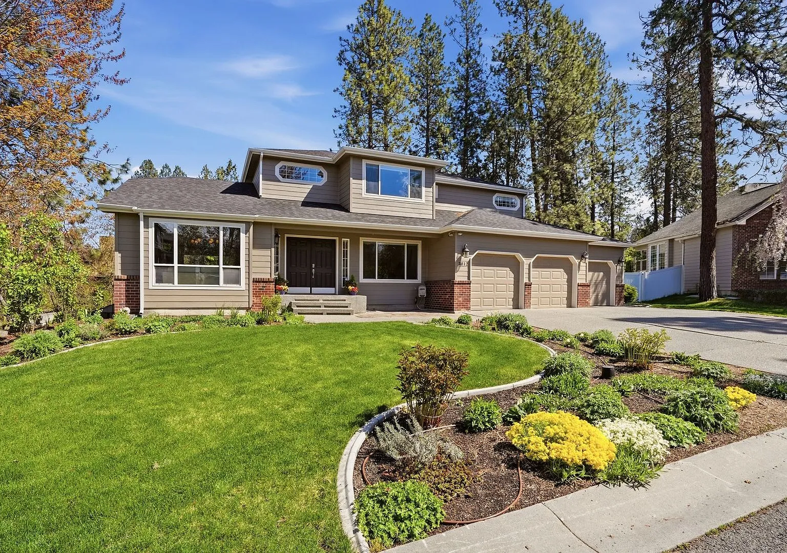 South Hill Greystone neighborhood 6 Bedroom 4 Bath Home Complete Remodel Look! — Photo 3