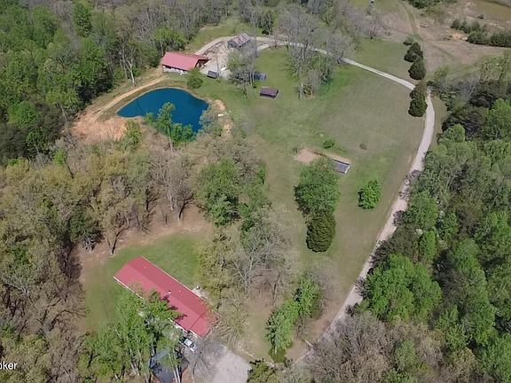 2nd image of 850 Cedar Hill Dr