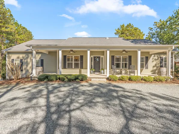 303 Queens Cove Way, Whispering Pines, NC 28327