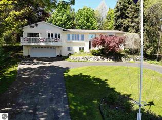 8729 Center Rd, Traverse City, MI 49686