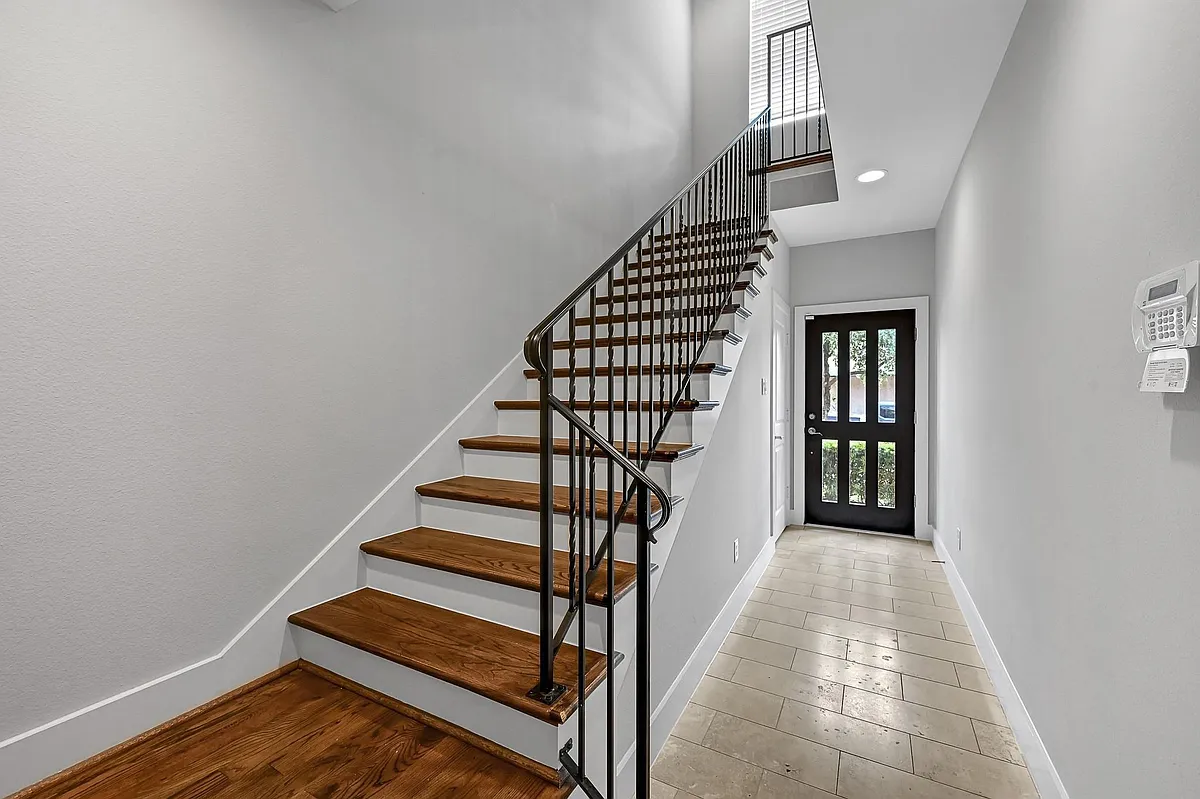 Building Photo - 3306 McKinney St