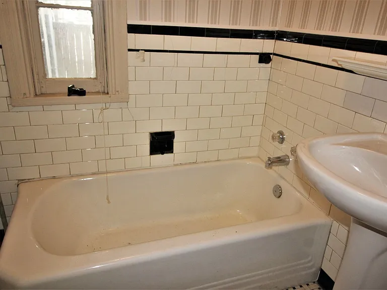 2125 Saint Paul St — Photo 19