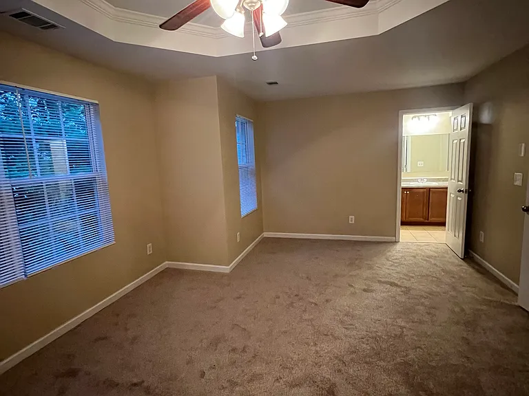 321 Village Dr — Photo 11