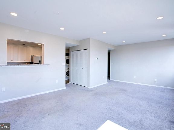 4th image of 123 W Barre St #Penthouse 3
