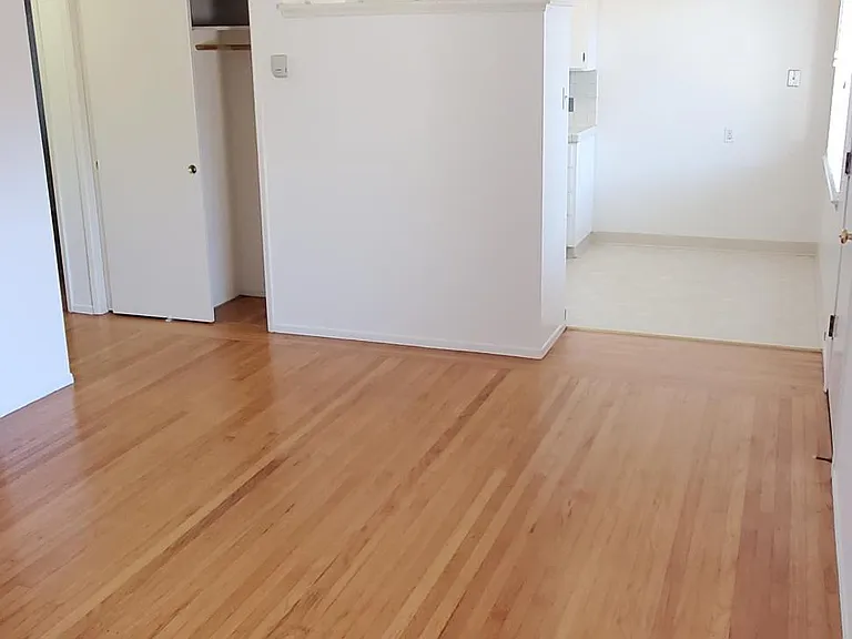 2918 Deakin St #5 — Photo 3